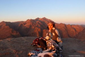 Roberta Martins no topo do Monte Sinai, no Egito